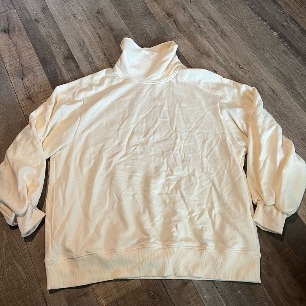 Nap Turtleneck Sweater size M